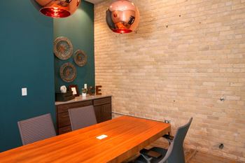 Meeting and co-working rooms